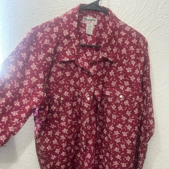 Wrangler Women's Burgundy Floral Pearl Snap Button Down Shirt - Picture 1 of 6